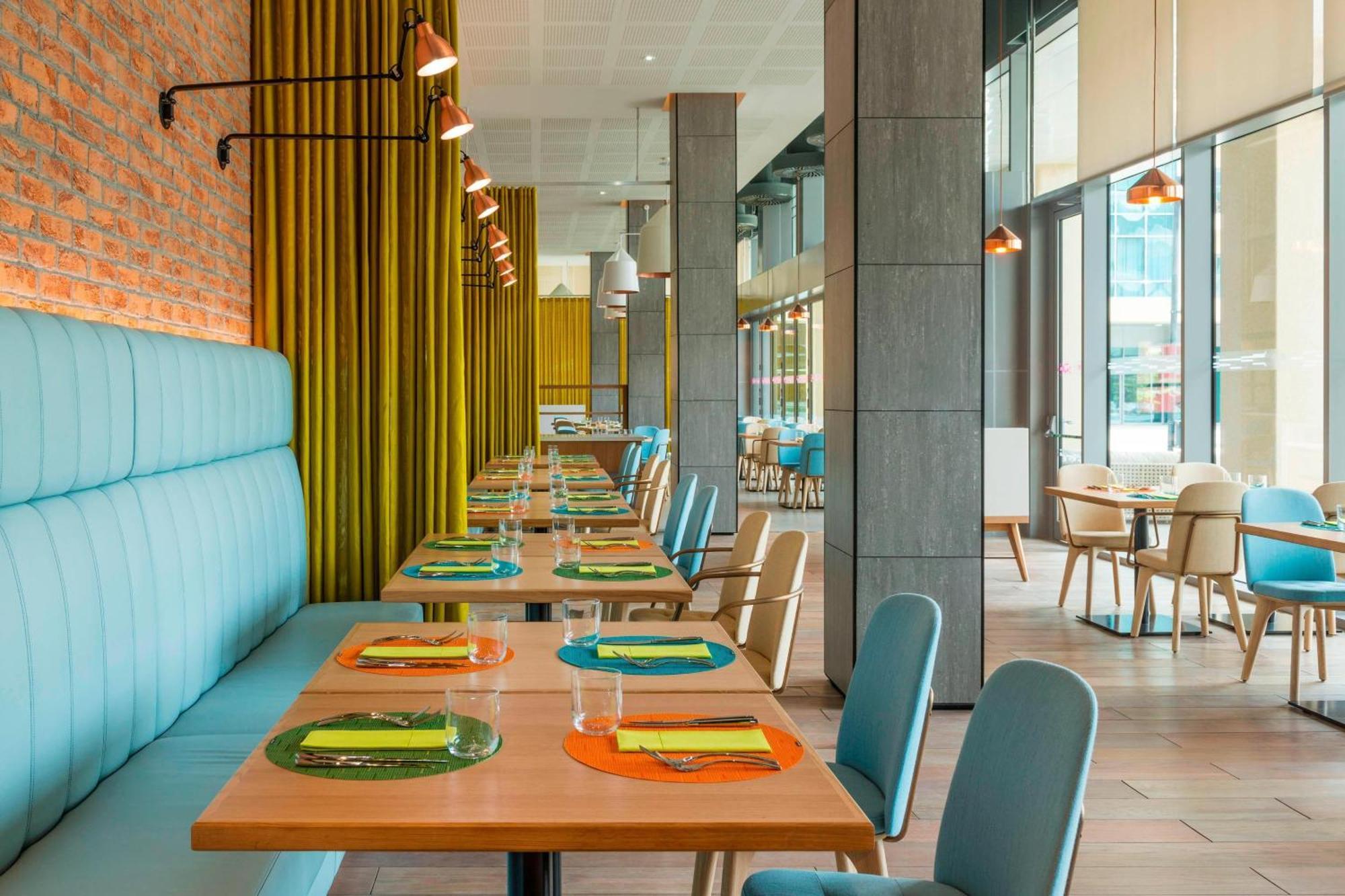 Hotel Aloft Al Ain Esterno foto