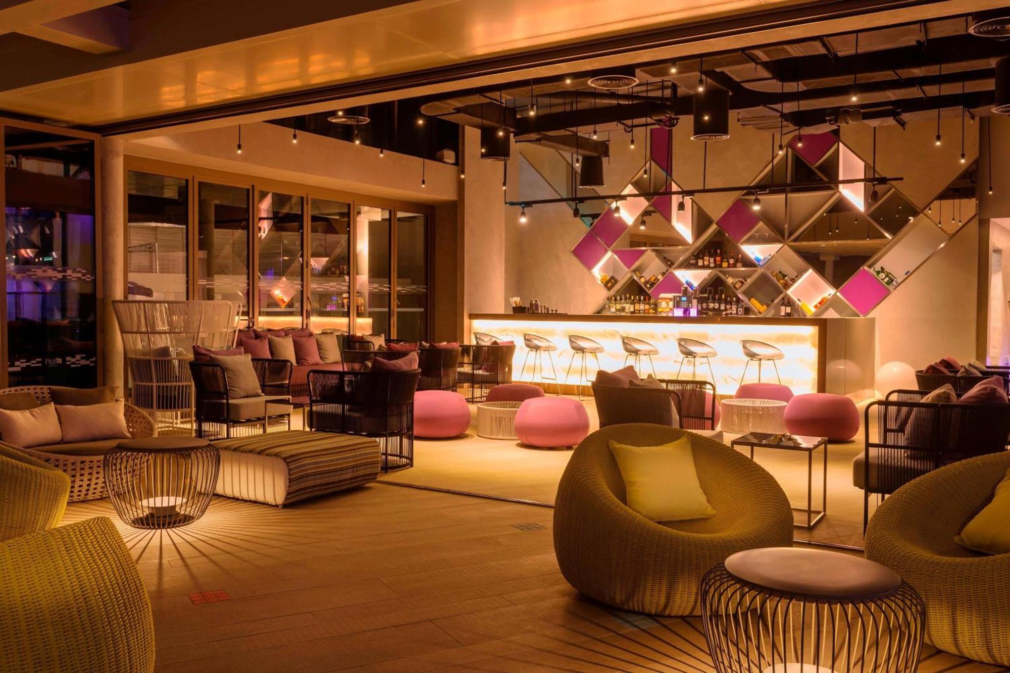 Hotel Aloft Al Ain Esterno foto