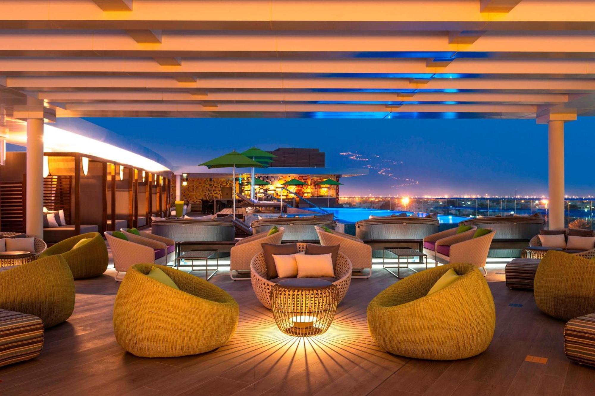 Hotel Aloft Al Ain Esterno foto