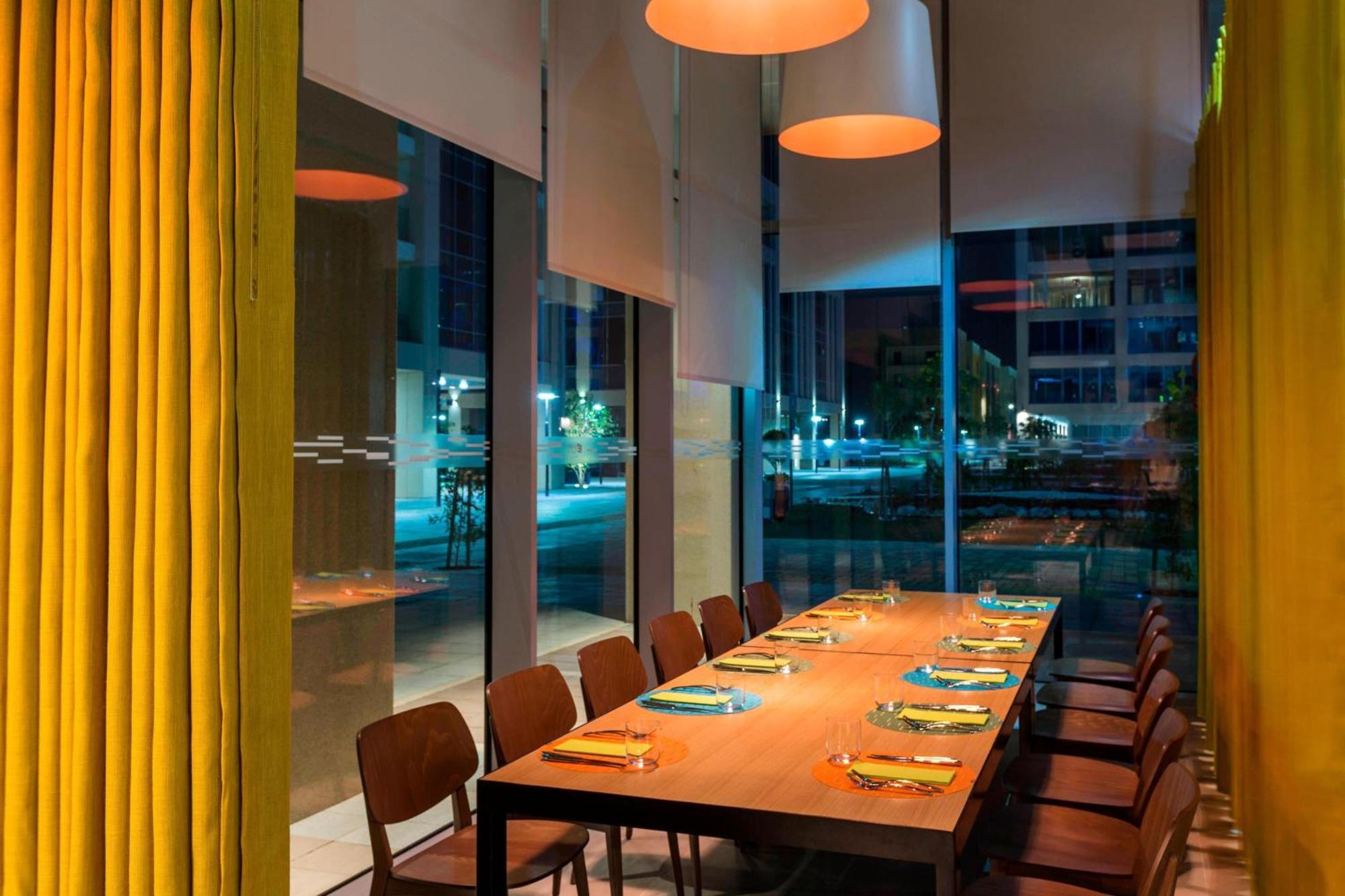Hotel Aloft Al Ain Esterno foto