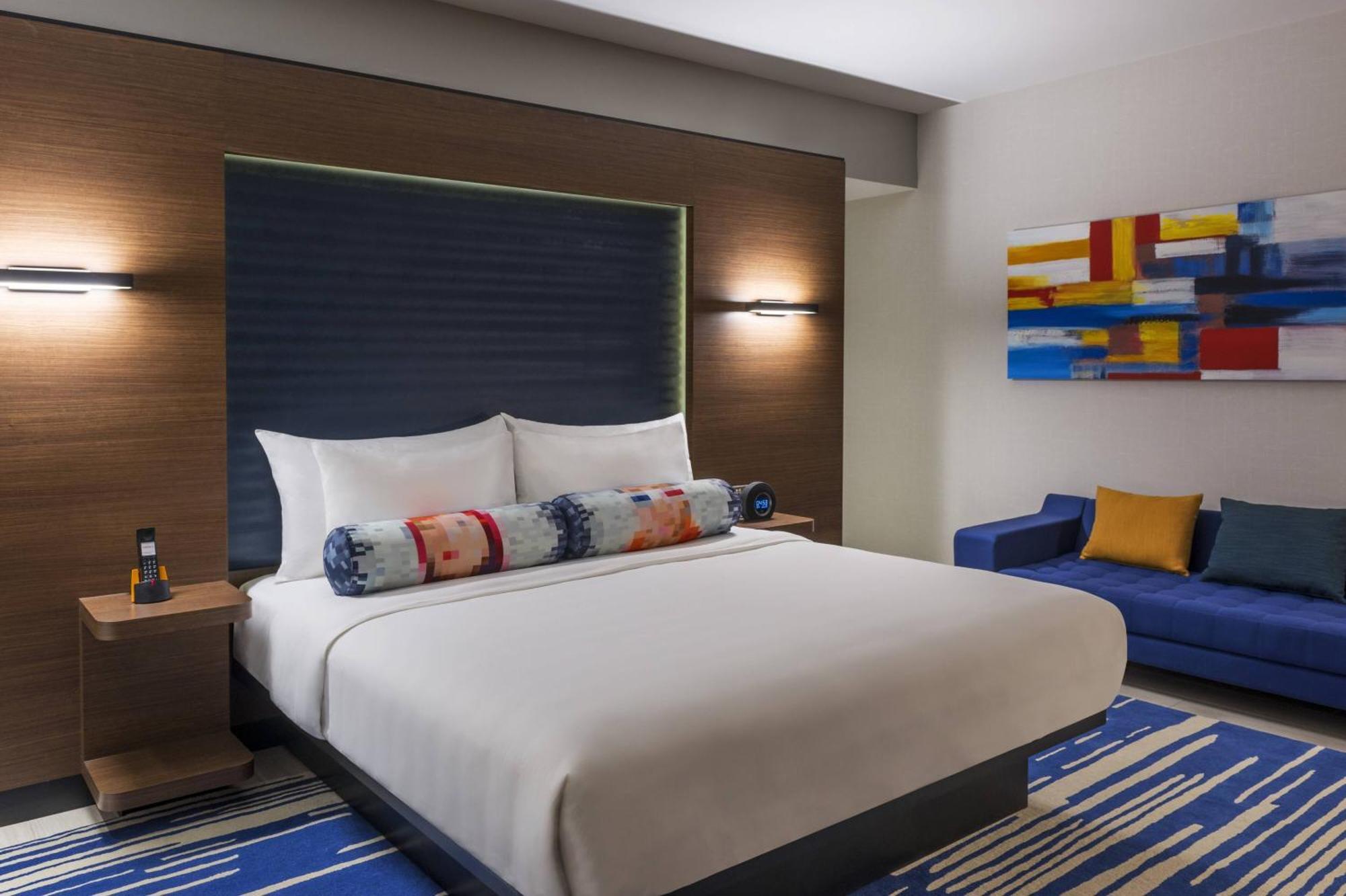 Hotel Aloft Al Ain Esterno foto