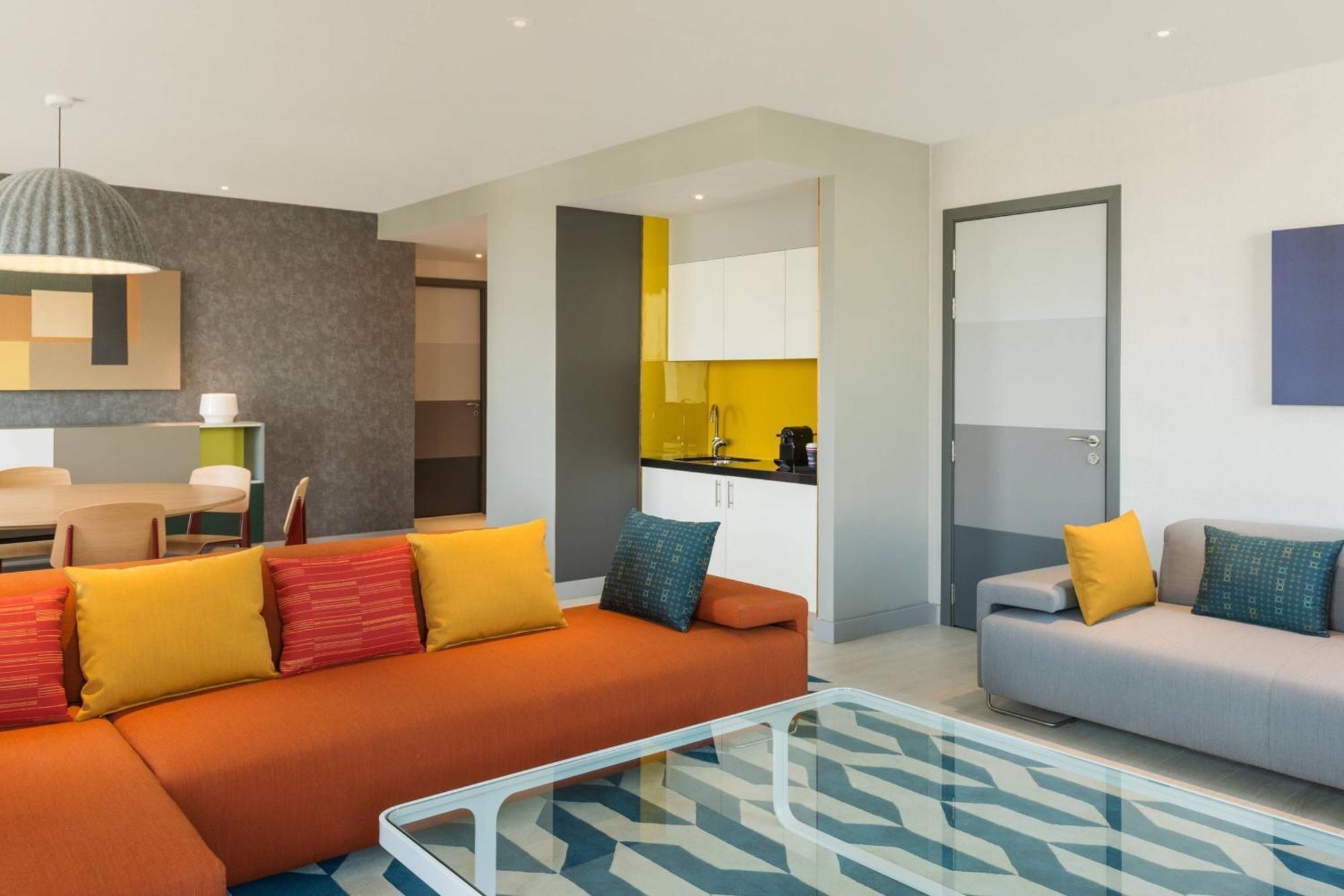 Hotel Aloft Al Ain Esterno foto
