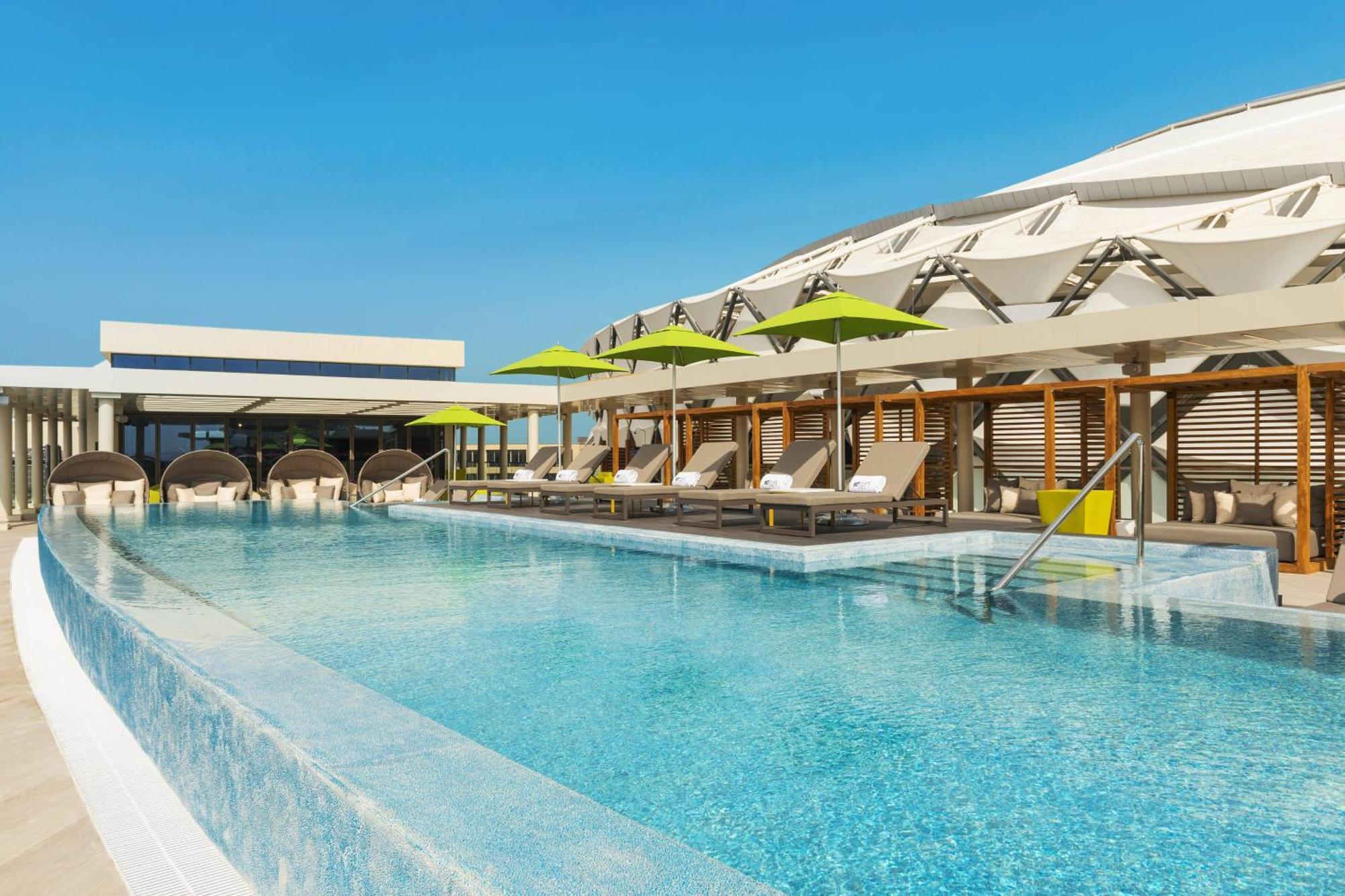Hotel Aloft Al Ain Esterno foto