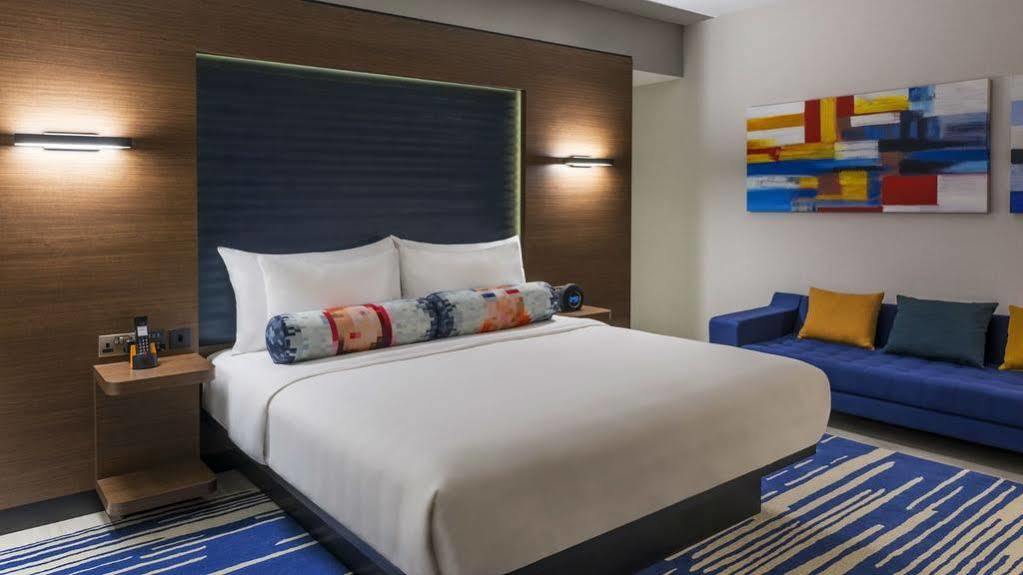 Hotel Aloft Al Ain Esterno foto